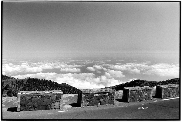 Cloudporn Fotografie Schwarzweiß Landschaft Landschaftsphotgraphie Landschaftsfotografie Landscape La Palma Baumgrenze Wolken Strasse