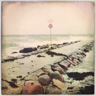Windsurfer auf der Ostsee im Sturm vor Bülk