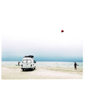 Bus und Kite am Strand von Loekken