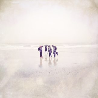 Gruppe im Winter am Strand